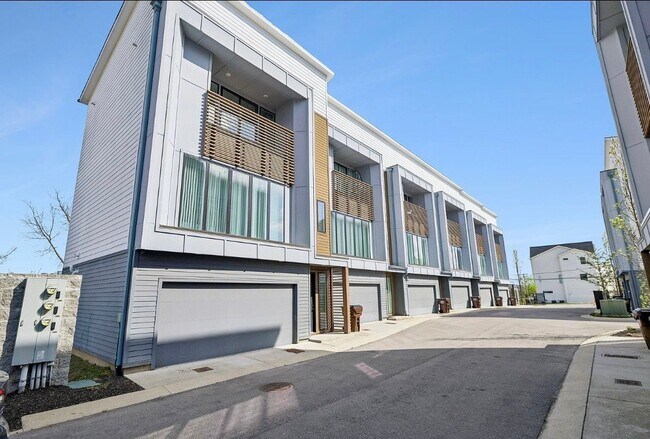 Building Photo - 227 Oceola Ave