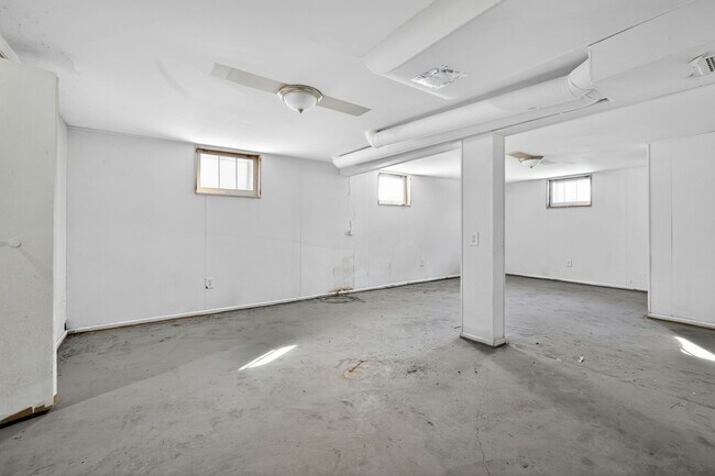 Building Photo - 126 Thoroughman Ave