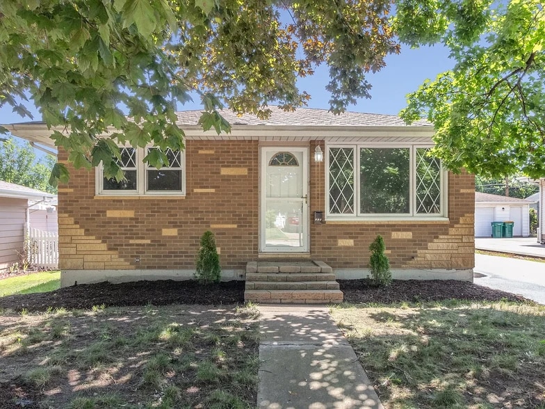 Primary Photo - 218 Morris St