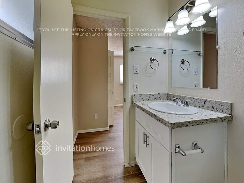 Building Photo - 4603 W Luke Ave