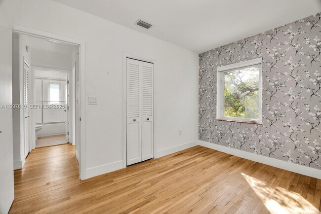 Building Photo - 5510 SW 76th St