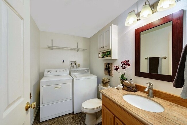 Building Photo - Spacious Redmond 3 BR Home - Close to Parks and Microsoft