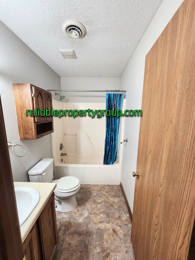 Building Photo - 1417 Lakehurst Dr