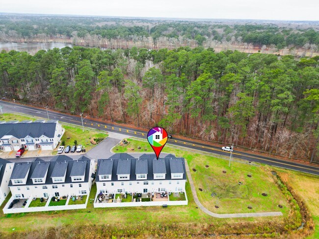 Building Photo - Luxury Townhome for Rent near Regent!