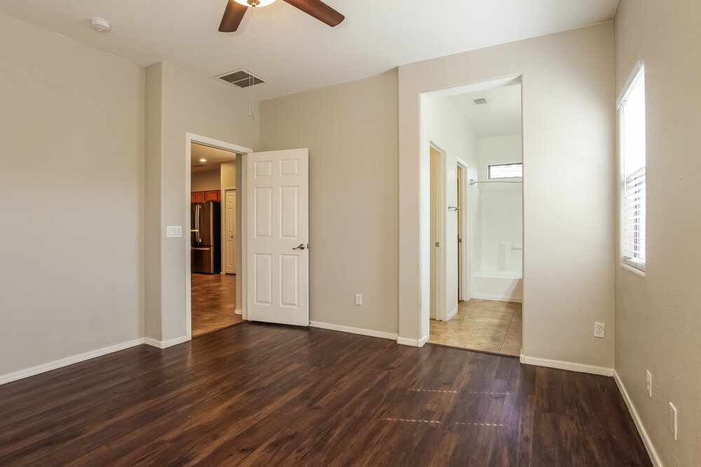 Building Photo - 505 W Del Rio Ln