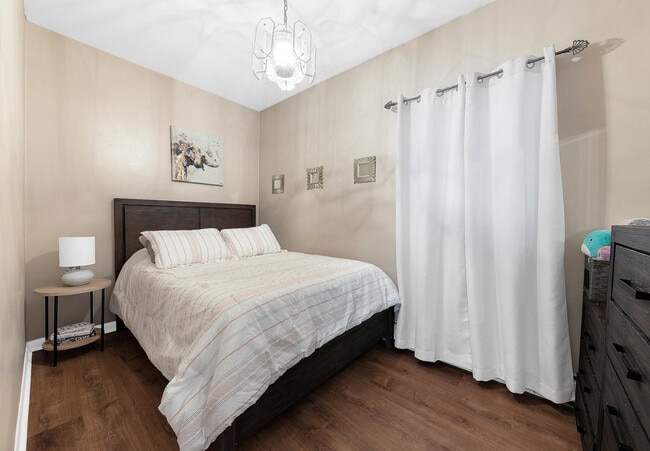 Building Photo - 5538 W Drummond Pl