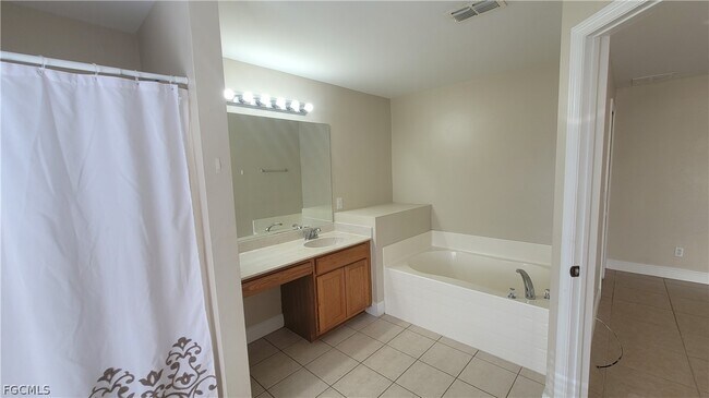 Building Photo - 1225 NW 26th Pl