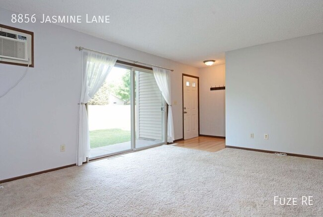 Building Photo - Stunning 2 BD / 1 BA Eden Prairie Town home.