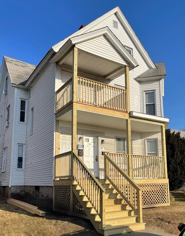 Building Photo - 366 Liberty St