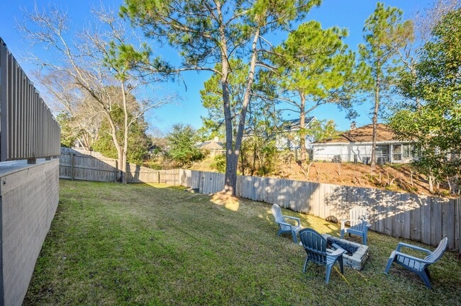 Building Photo - 1221 Charleston Cir