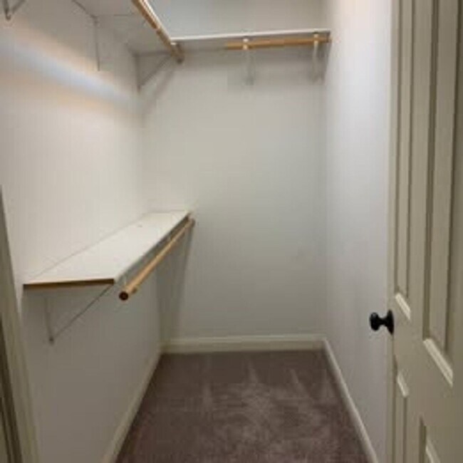 Building Photo - 2010 N Buffum St