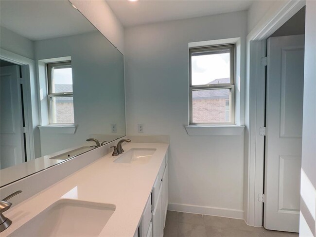 Building Photo - 14926 Mossycup Spur Wy