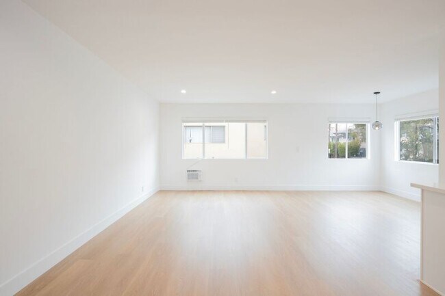 Building Photo - 937 N Orange Grove Ave