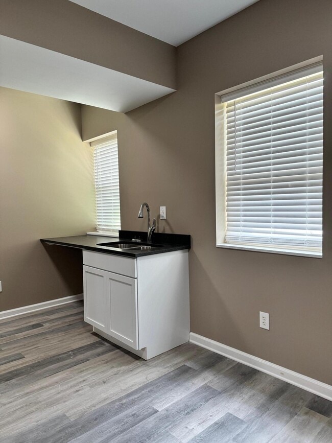 Building Photo - 222 Beechwood Dr