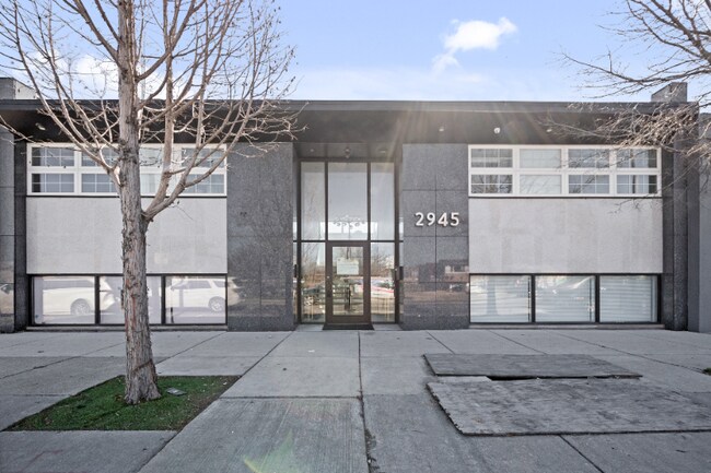 Building Photo - 2945 W Peterson Ave