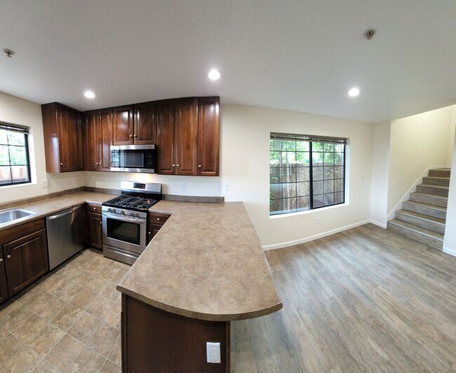 Building Photo - LOCATION-CLOSE PROXIMITY TO POLY CAMPUS