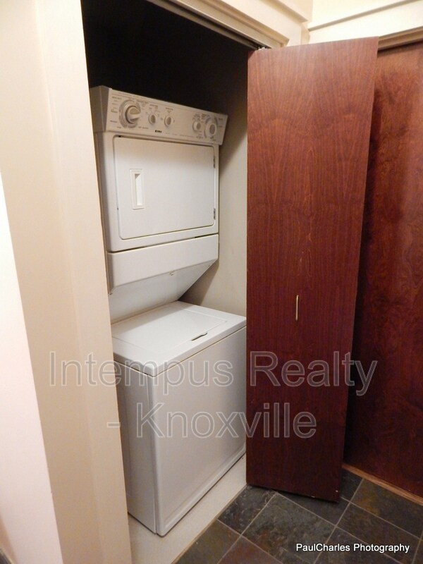 Building Photo - 402 S Gay St