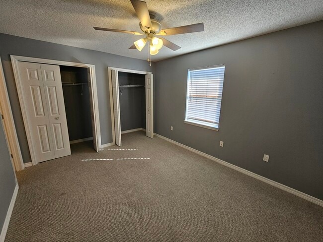 Building Photo - 129 Noblat Dr