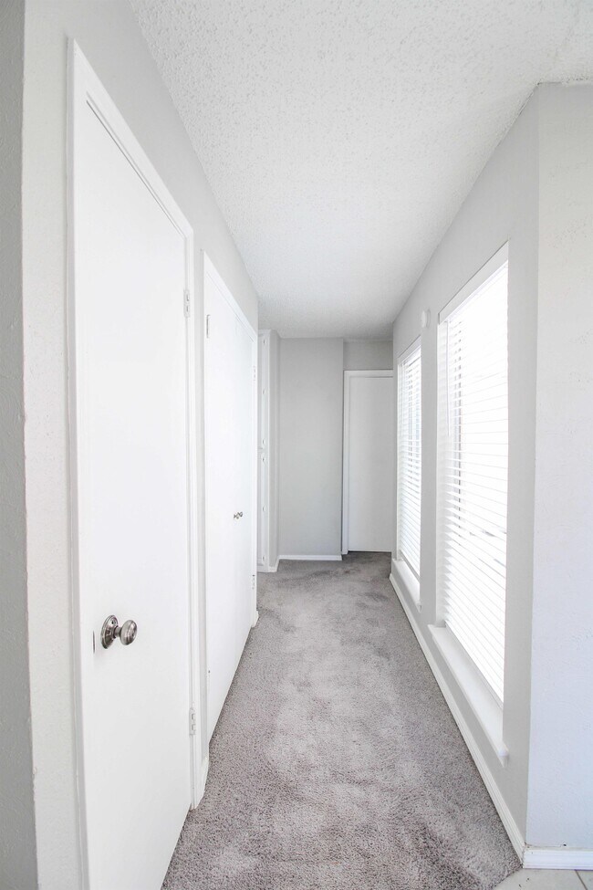 Building Photo - 8900 N Shannon Ave