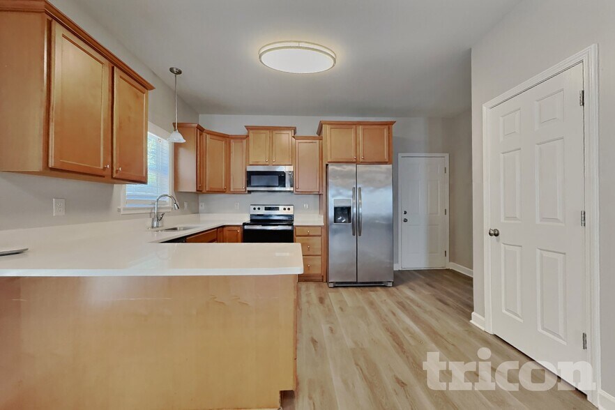 Building Photo - 253 Water Mill Rd