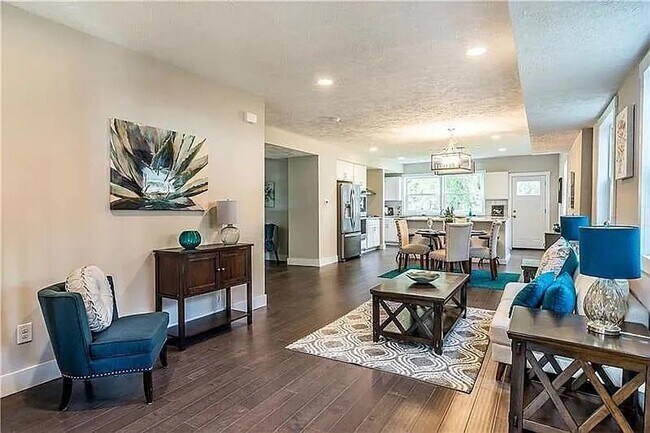 Building Photo - 4 Bed 3 Bath in Oakmont