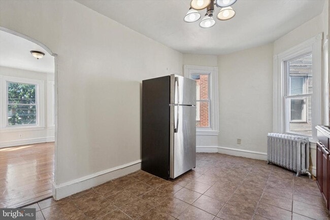 Building Photo - 903 W Duncannon Ave