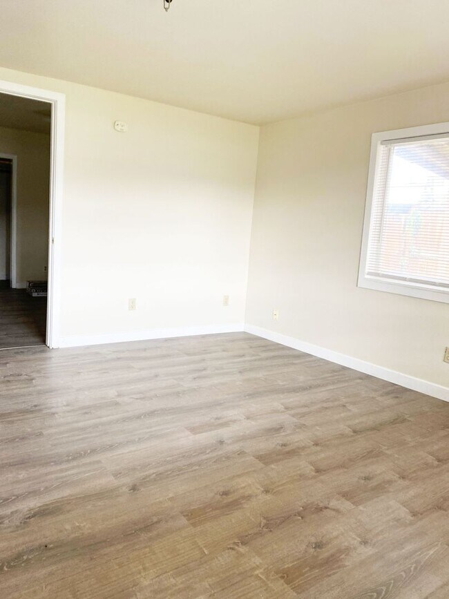 Building Photo - 2440 Chatham Hill Dr