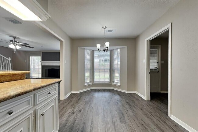 Building Photo - 11942 Hillbrook Dr