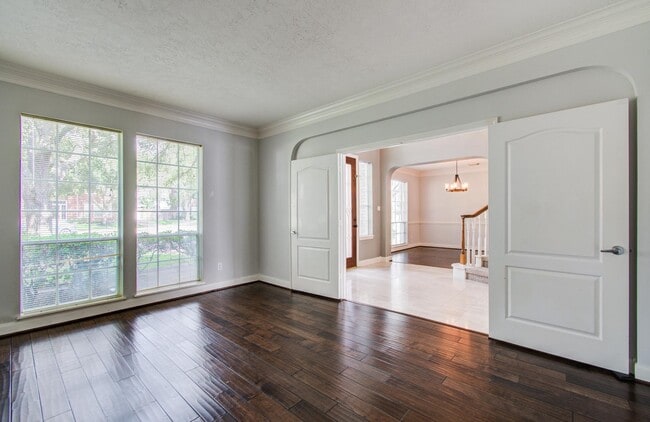 Building Photo - 1311 Hopkins Park Dr