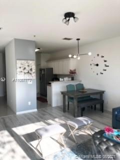 Building Photo - 1000 Pipers Cay Dr
