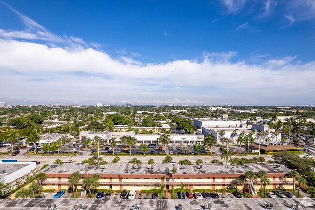 Building Photo - The Courtyards At Cimarron