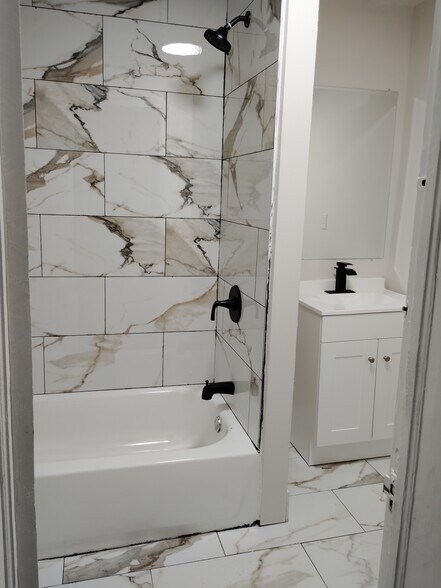 Primary Photo - 9521 Macon Ave