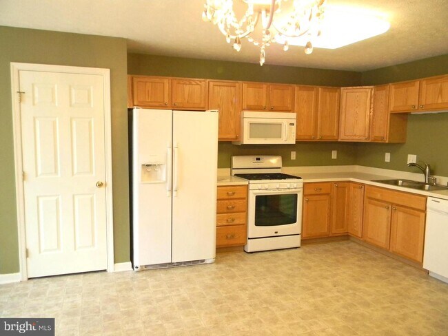 Building Photo - 2575 Blue Water Blvd