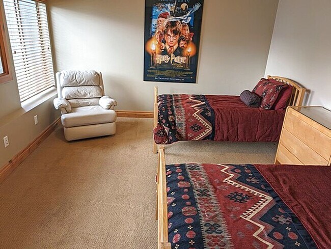 Building Photo - Beautiful Fully Furnished Jordanelle Townhome
