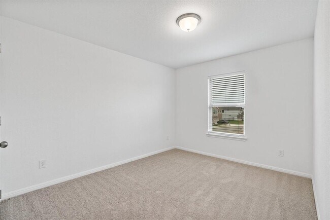 Building Photo - 405 Staunton Dr