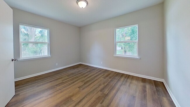 Building Photo - Beautifully Updated 4-Bedroom Home with Modern Finishes & Spacious Backyard