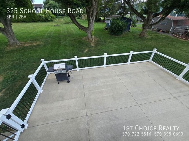 Building Photo - 325 Schoolhouse Rd