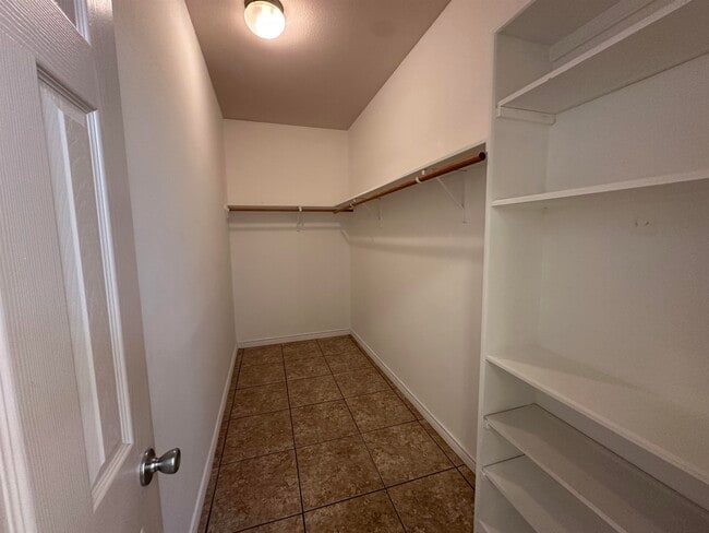Building Photo - 302 Echo Valley Dr