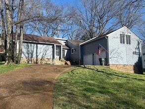 Building Photo - Spacious Bellevue Home with Bonus Loft, Sunroom & Private Fenced Yard!