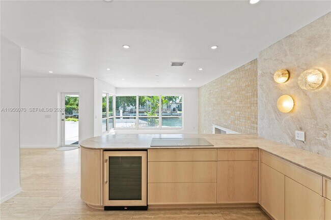 Building Photo - 1250 NE 87th St