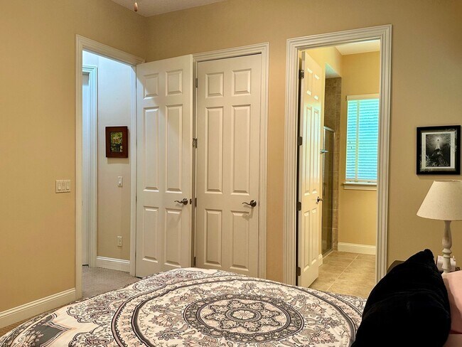 Building Photo - Gated Community! Walking Distance to the B...