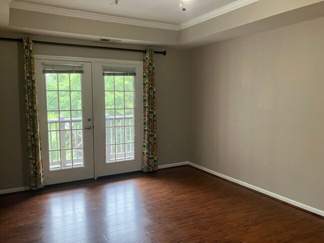 Building Photo - 3 BR / 3 BA @ Bridgepointe