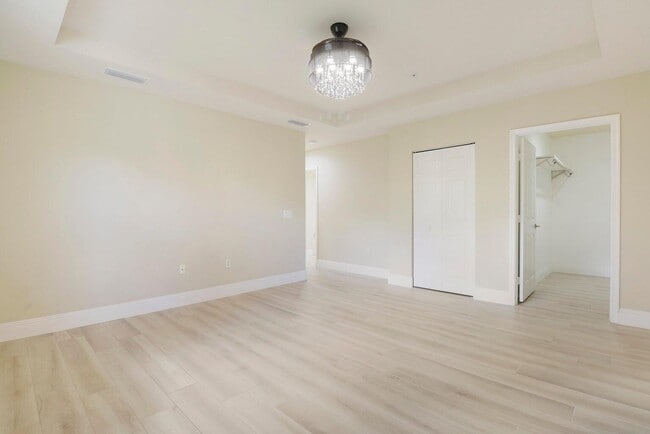 Building Photo - 12643 SE Old Cypress Dr