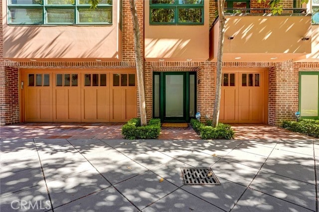 Building Photo - 2323 S Beverly Glen Blvd