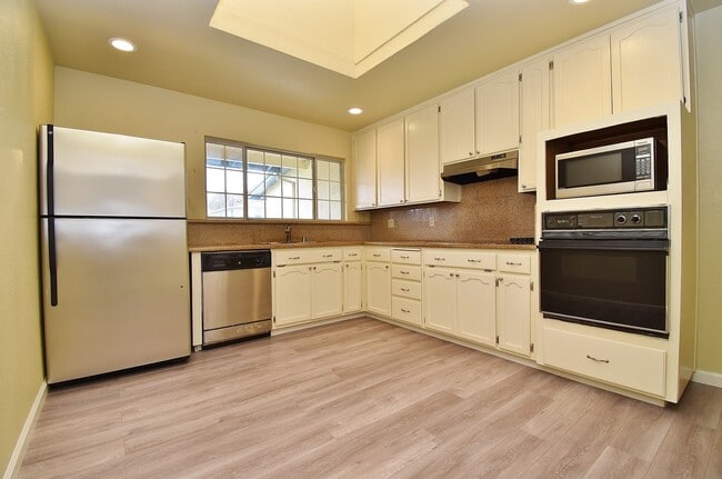Building Photo - $3,590 / 3 BR - NICELY REMODELED FREMONT H...
