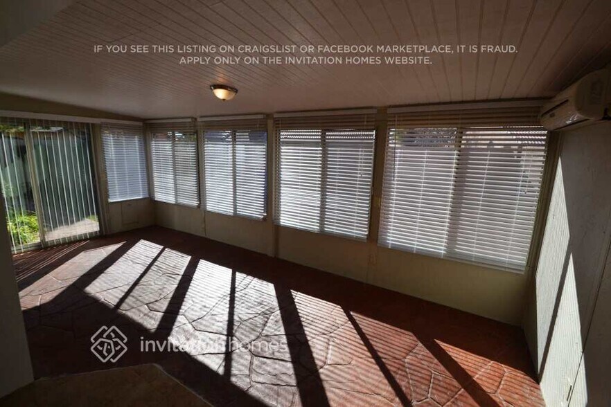 Building Photo - 1669 E Golden Ln