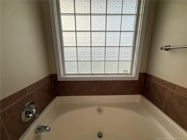 Building Photo - 696 Fairfield Cir