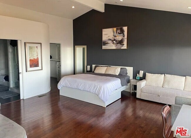 Building Photo - 3320 Two Tree Ave