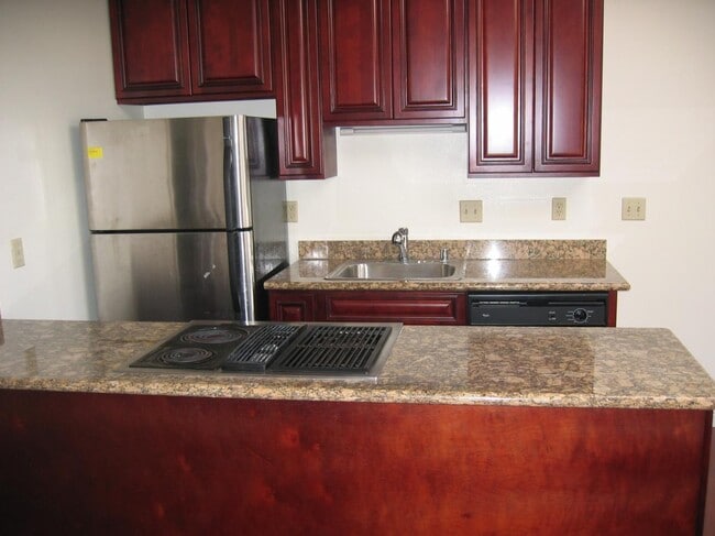 Building Photo - 525 Jackson St