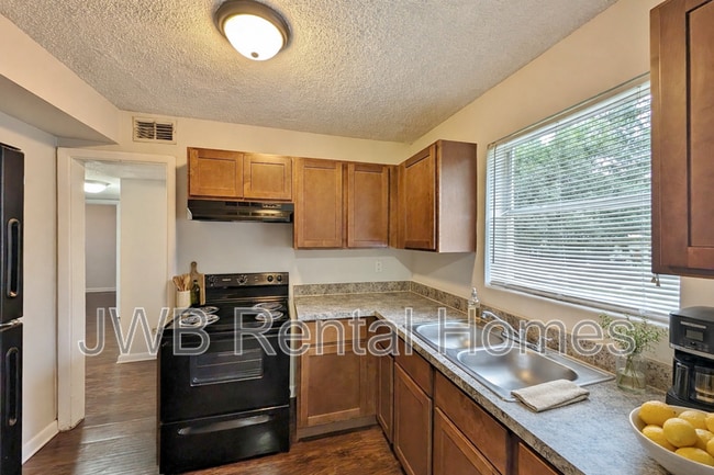 Building Photo - 6414 Pinelock Dr